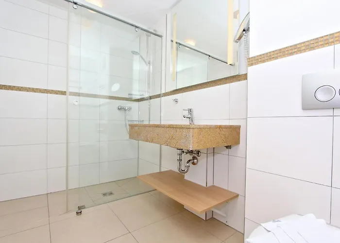 Rex Rugia 29-5 Mit Gratis Sauna- Und Schwimmbadnutzung Im Ahoi Sellin *